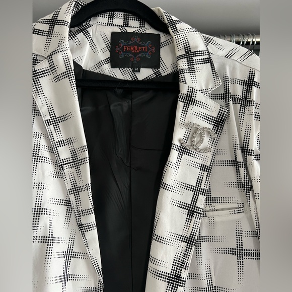 Chanel Silver Interlocking Brilliant Crystal Brooch Winter Act II 2021 (CCXX020) - Picture 6 of 6